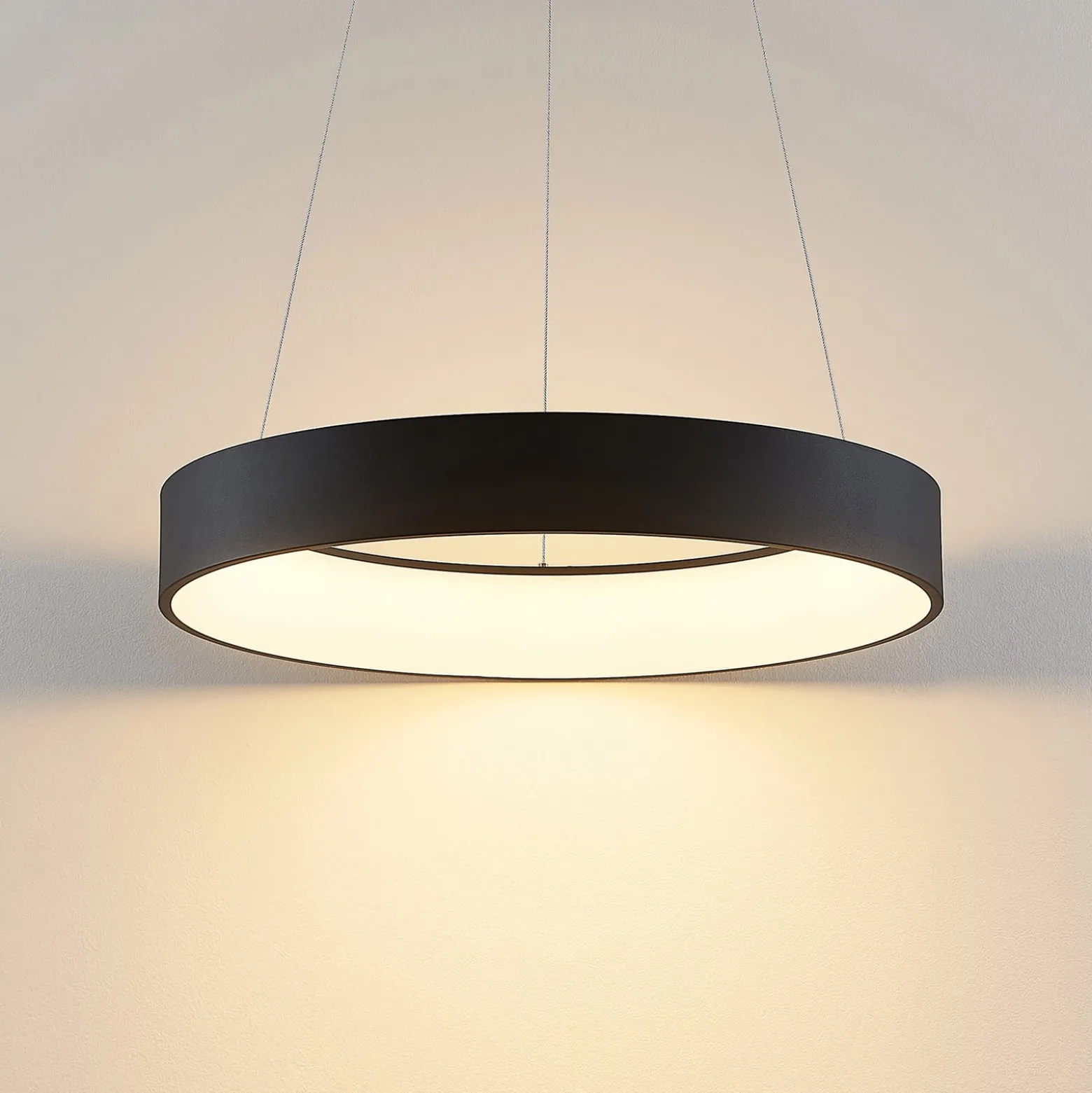 Arcchio LED-Hängelampe Aleksi, Ø 60 cm, schwarz, Metall, CCT