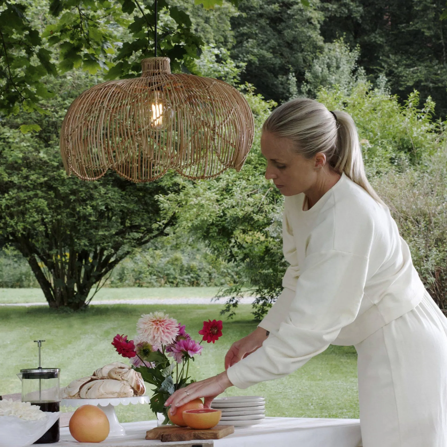 Außenhängeleuchte Belle, Rattan natur, Ø 53 cm, Stecker IP44