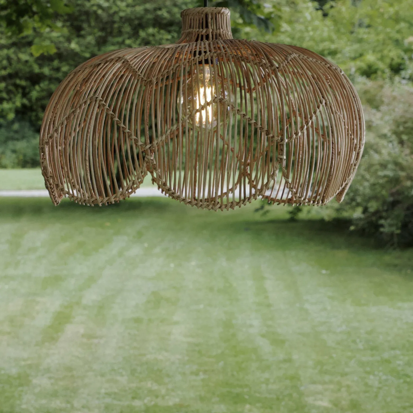 Außenhängeleuchte Belle, Rattan natur, Ø 53 cm, Stecker IP44