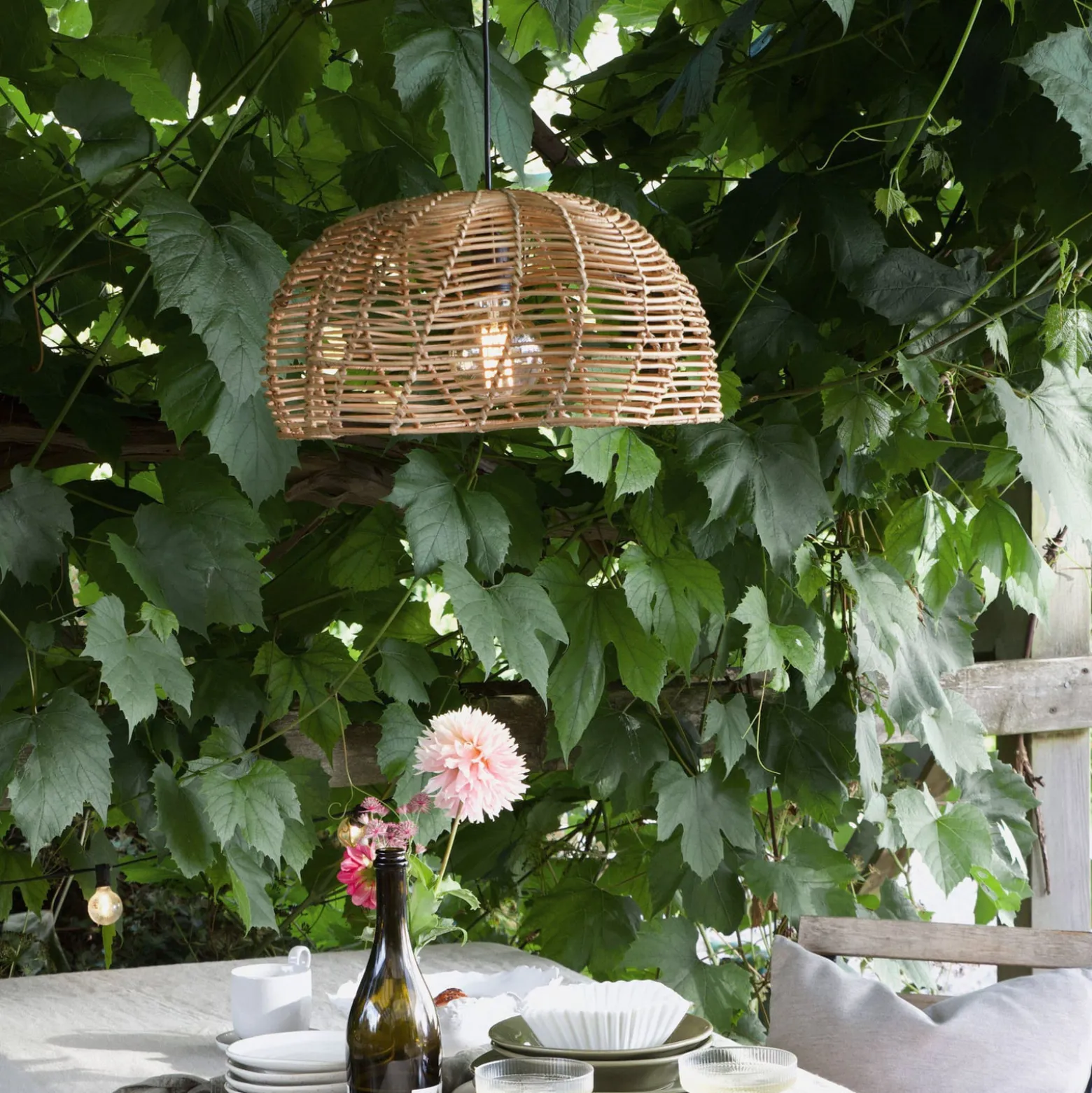 Außenhängeleuchte Mayla, Rattan natur, Ø 43 cm, Stecker IP44