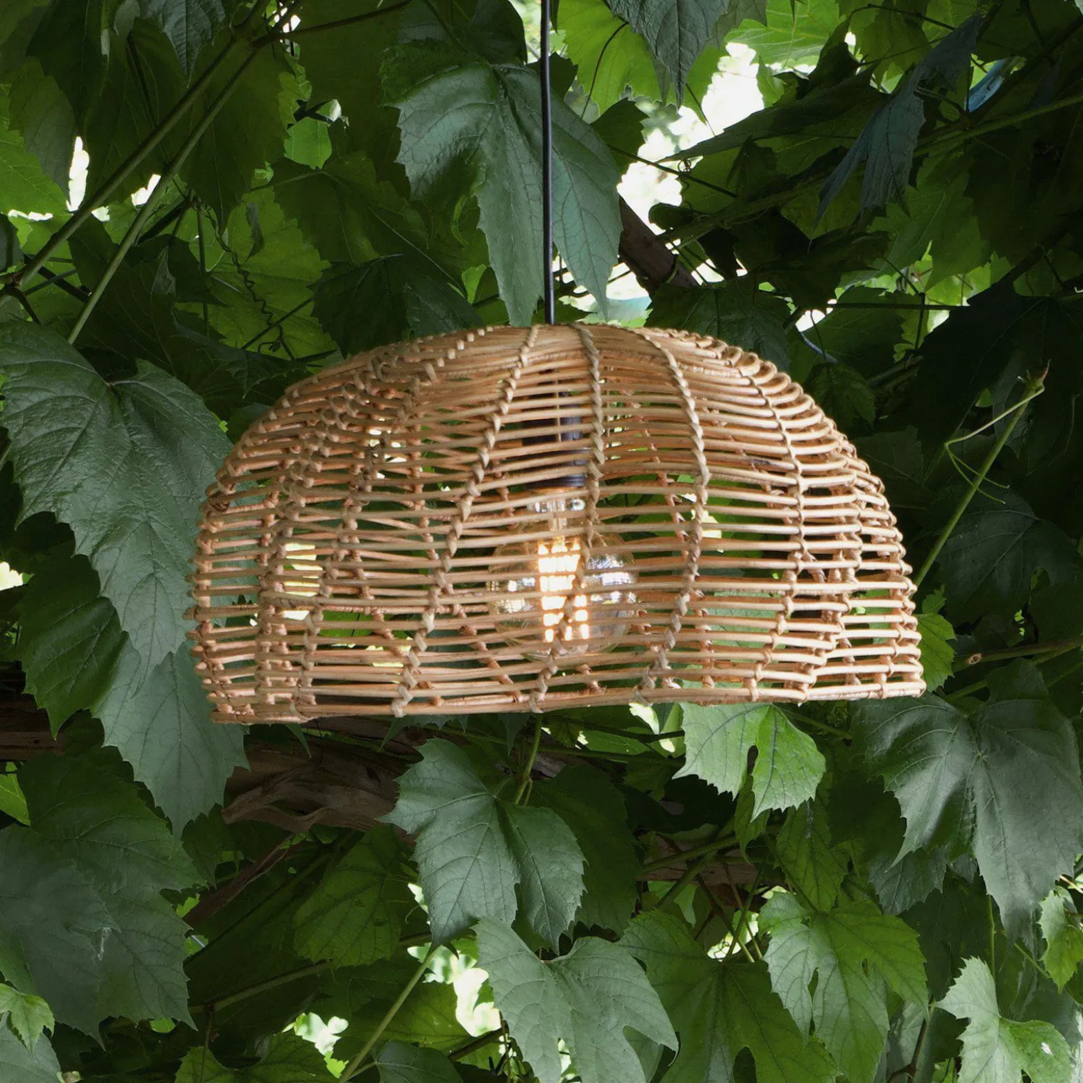 Außenhängeleuchte Mayla, Rattan natur, Ø 43 cm, Stecker IP44
