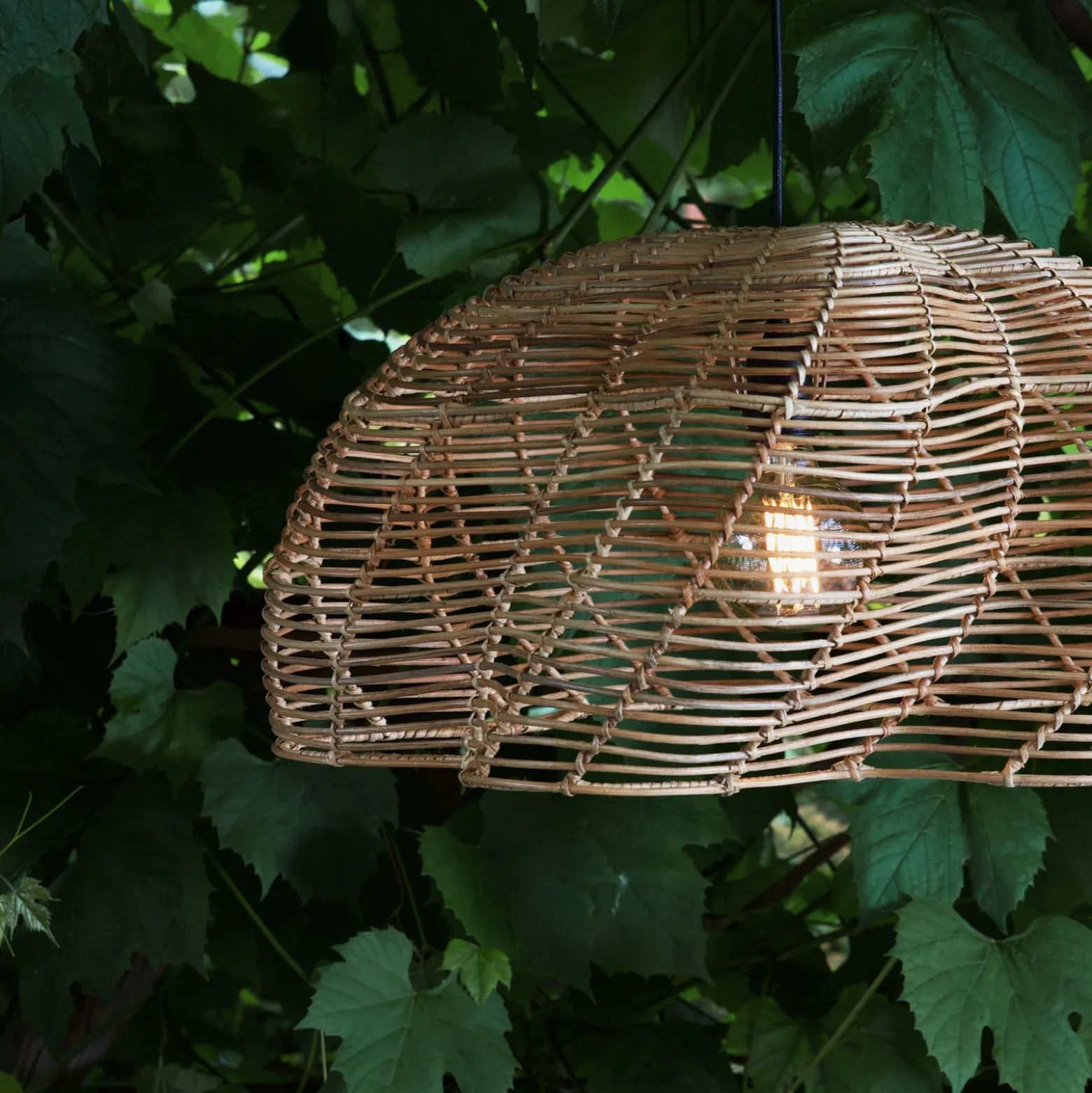 Außenhängeleuchte Mayla, Rattan natur, Ø 53 cm, Stecker IP44
