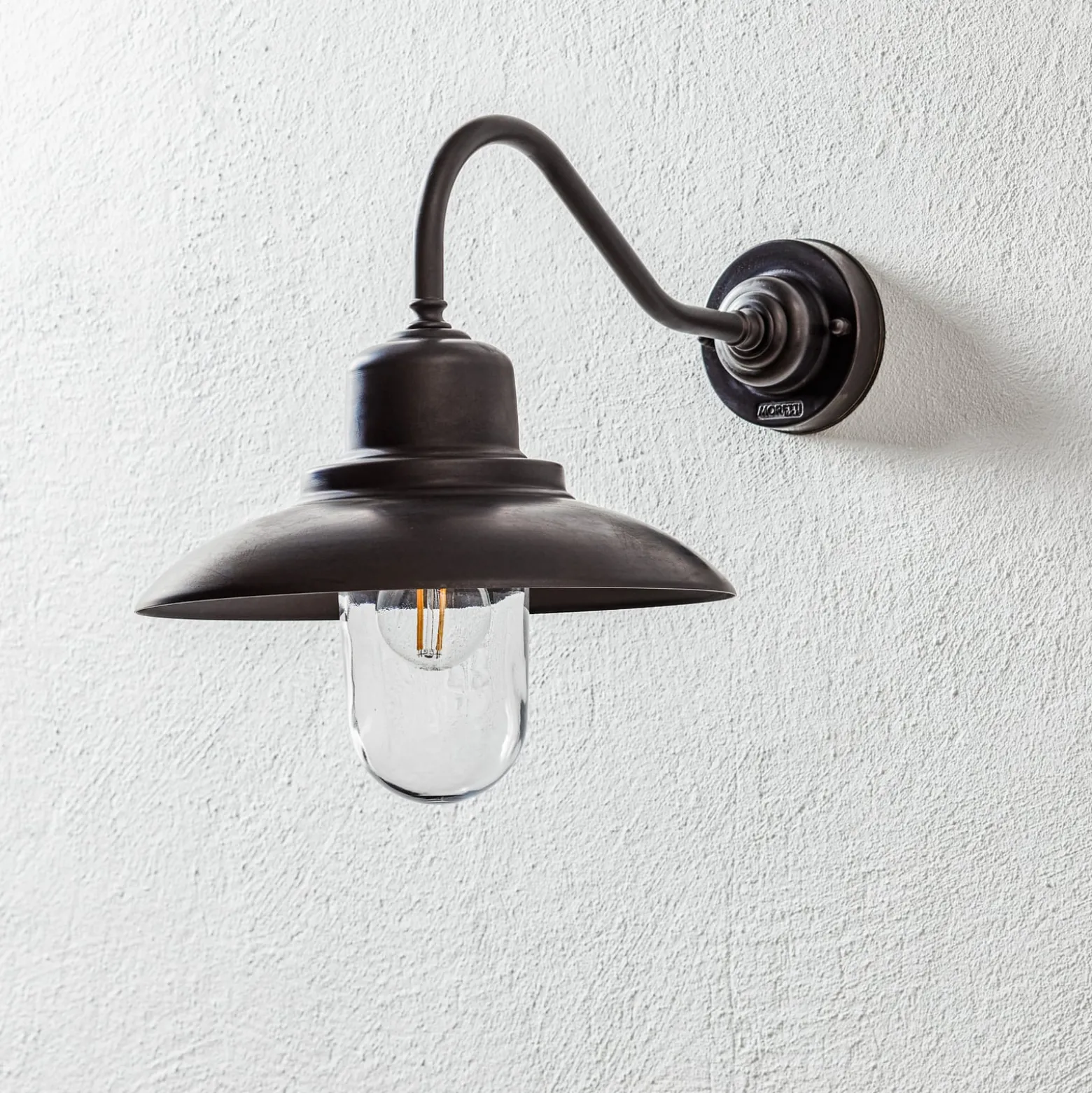Außenwandlampe Patio, Messing brüniert, gebogen
