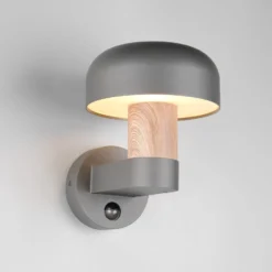 Außenwandleuchte Fraser Sensor, grau/Holzoptik, Alu IP54 E27