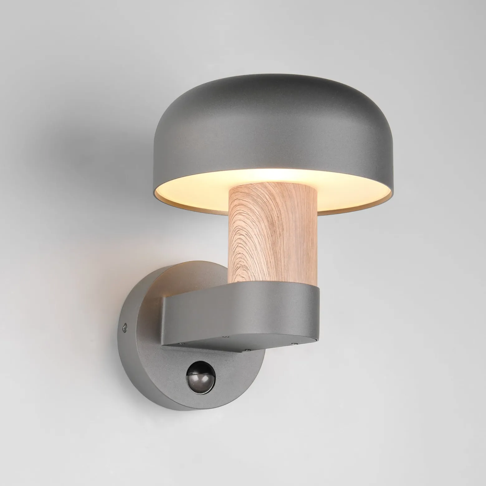 Außenwandleuchte Fraser Sensor, grau/Holzoptik, Alu IP54 E27