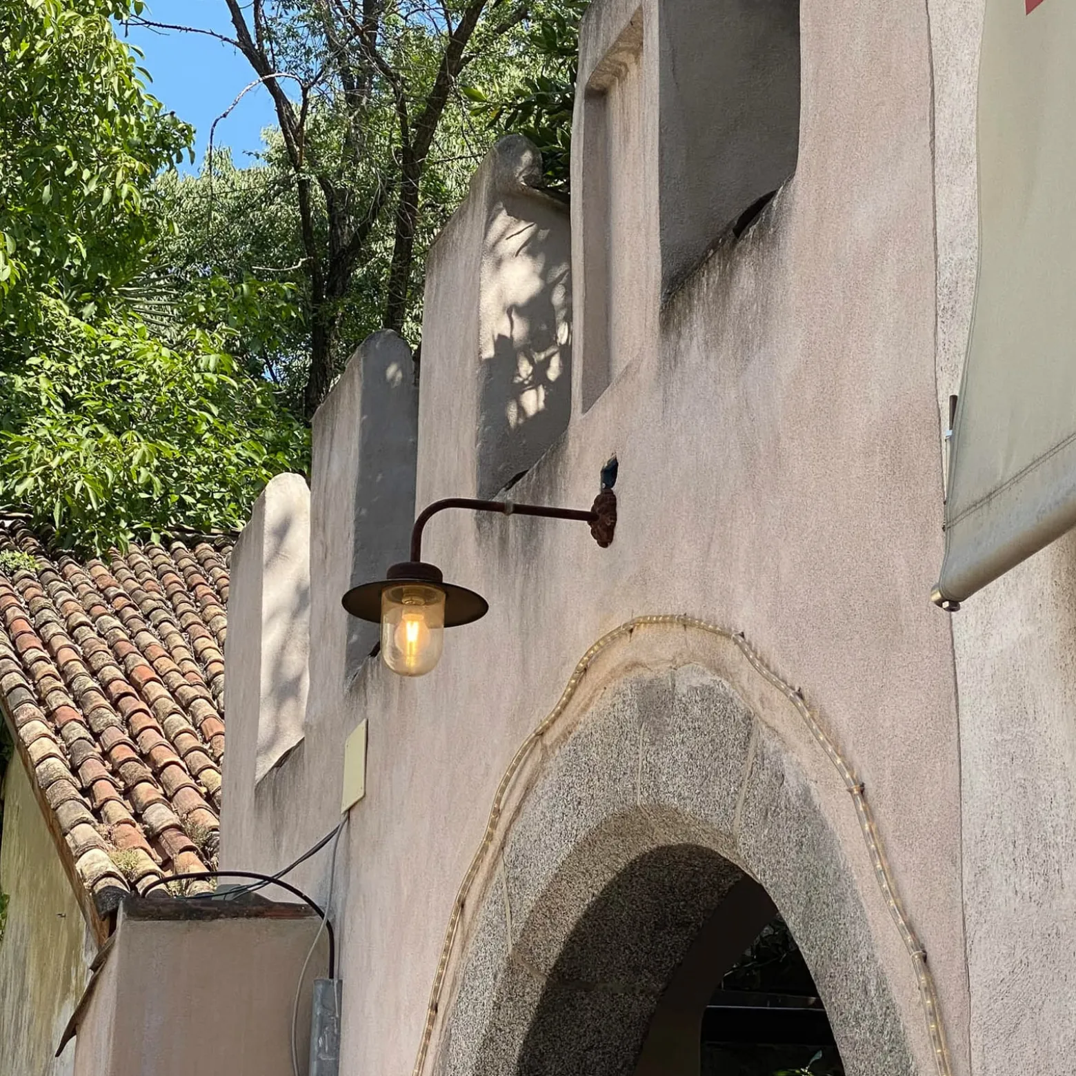 Außenwandleuchte Provence in Rostbraun