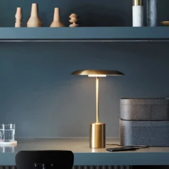 Beacon LED-Tischleuchte Smith bronzefarben Metall USB-Port