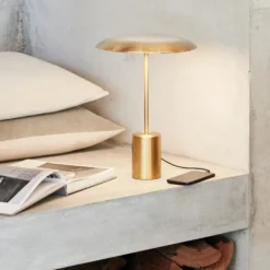 Beacon LED-Tischleuchte Smith bronzefarben Metall USB-Port
