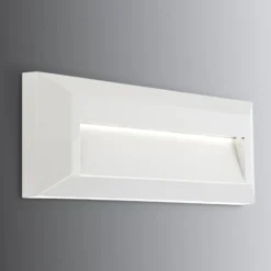 Breit strahlende LED-Außenwandleuchte Kössel