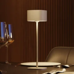 Calex LED-Akku-Tischleuchte Serino, sand, Aluminium, 2.700 K