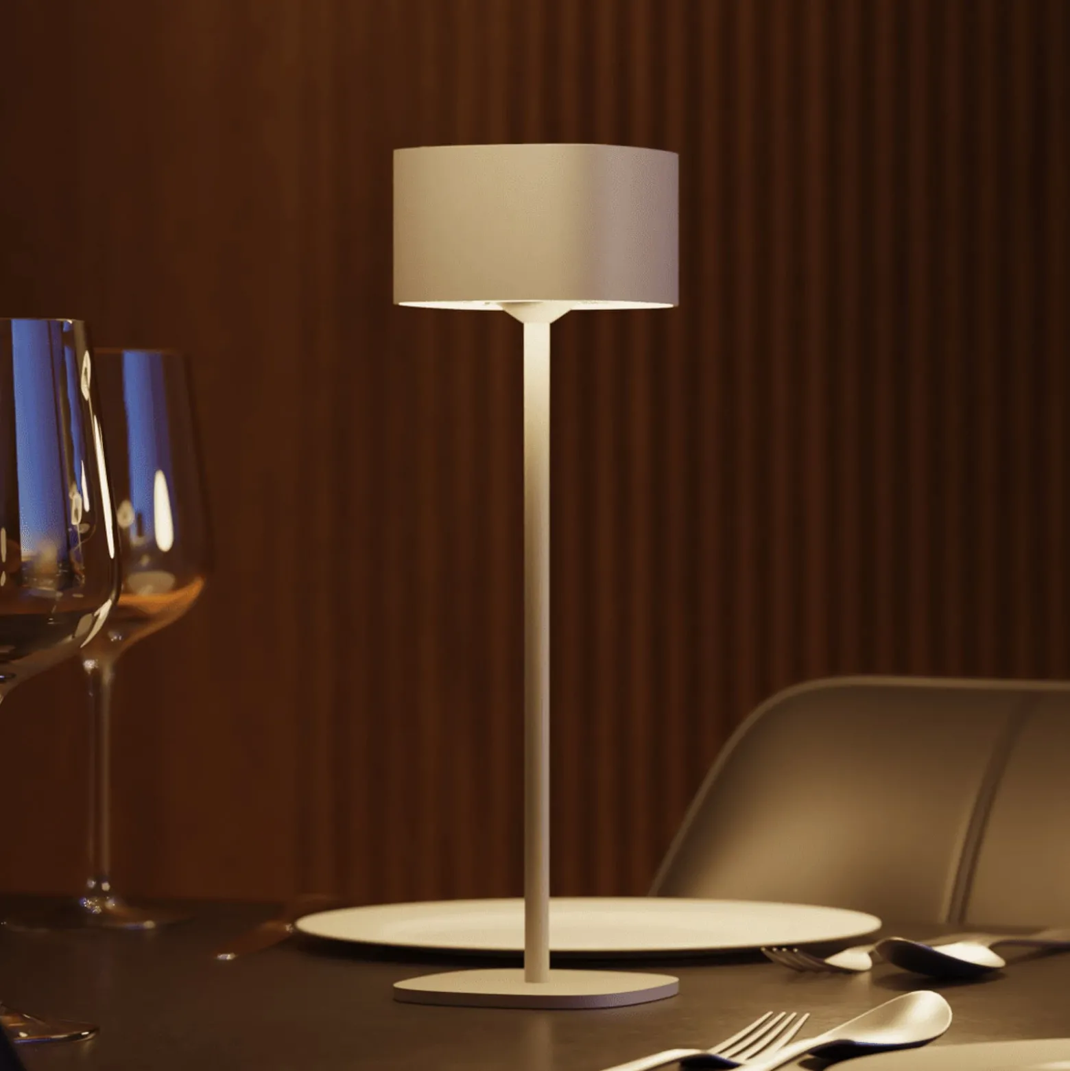 Calex LED-Akku-Tischleuchte Serino, sand, Aluminium, 2.700 K