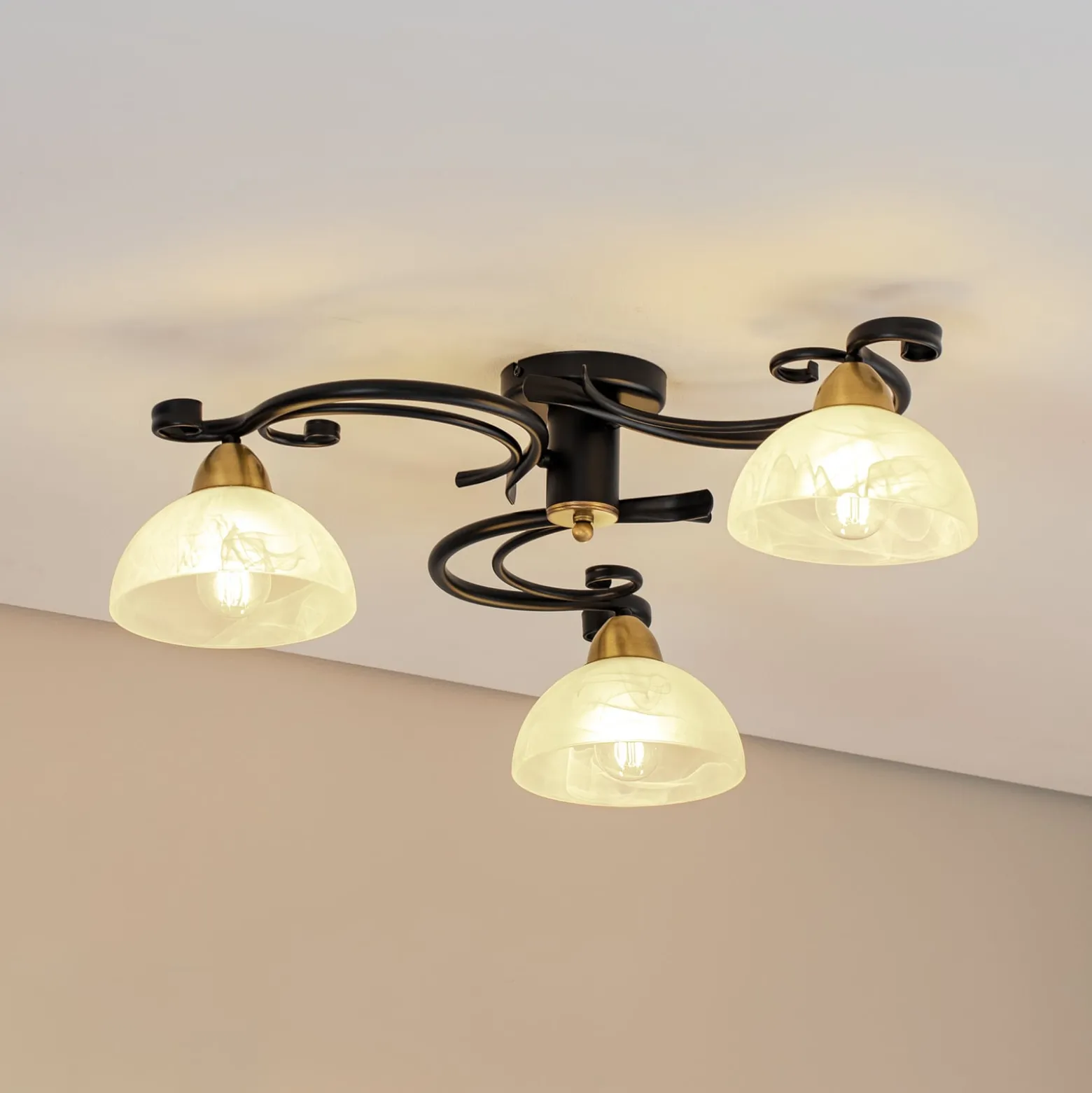 Deckenlampe Flora, 3 Glasschirme, schwarz/messing
