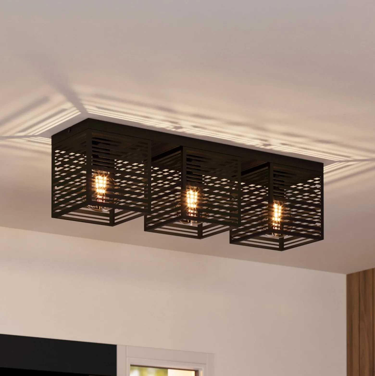 Deckenlampe Piedritas, drei schwarze Quaderschirme