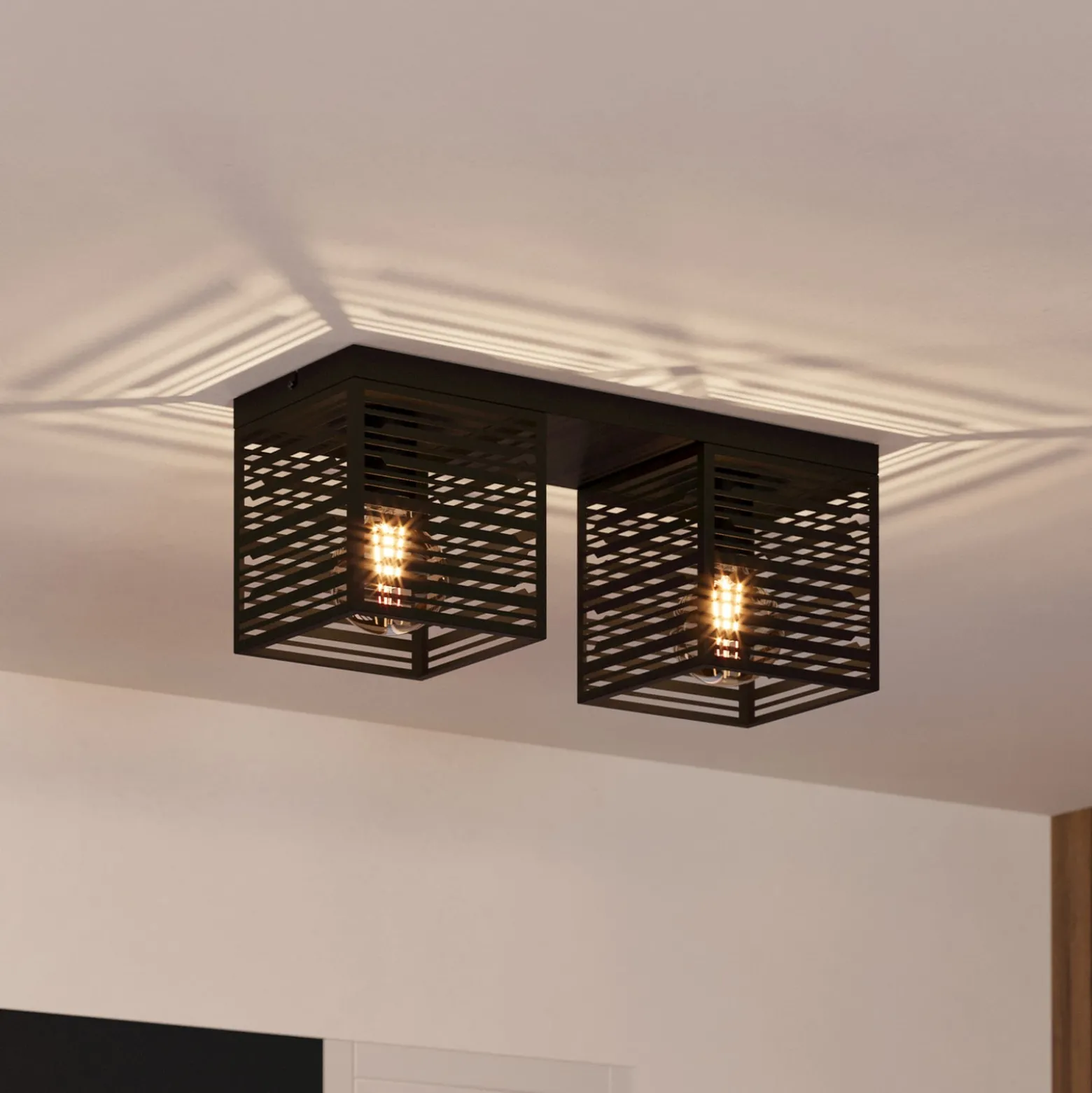 Deckenlampe Piedritas, zwei schwarze Quaderschirme