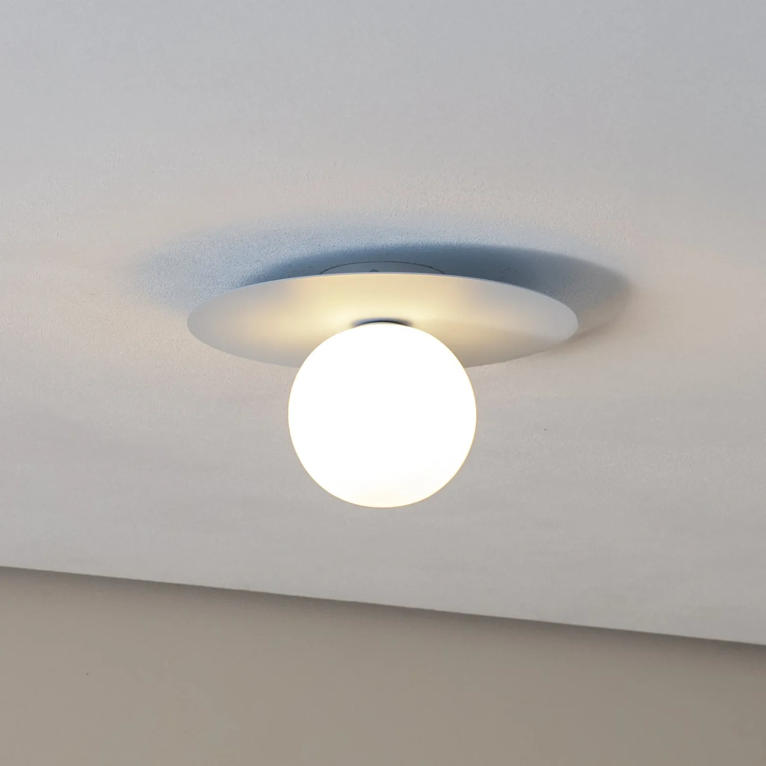 Deckenlampe Pixie, hellblau, Glas, Ø 25 cm, Kugel, G9