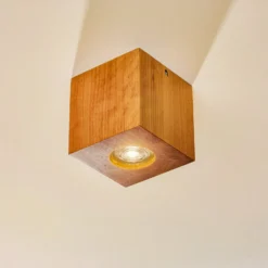 Deckenleuchte Ara als Würfel aus Holz