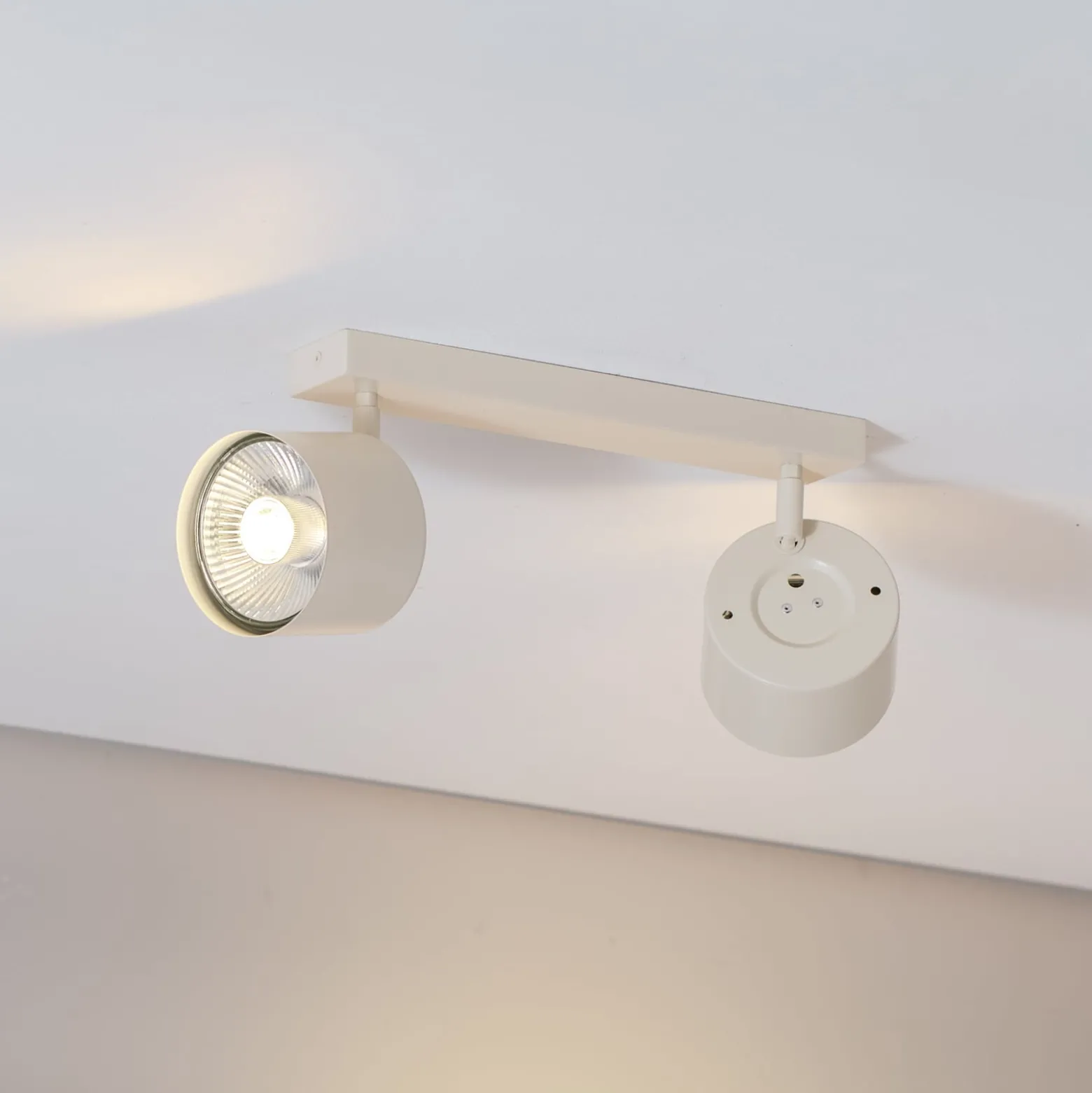 Deckenspot Chloe verstellbar zweiflammig, beige