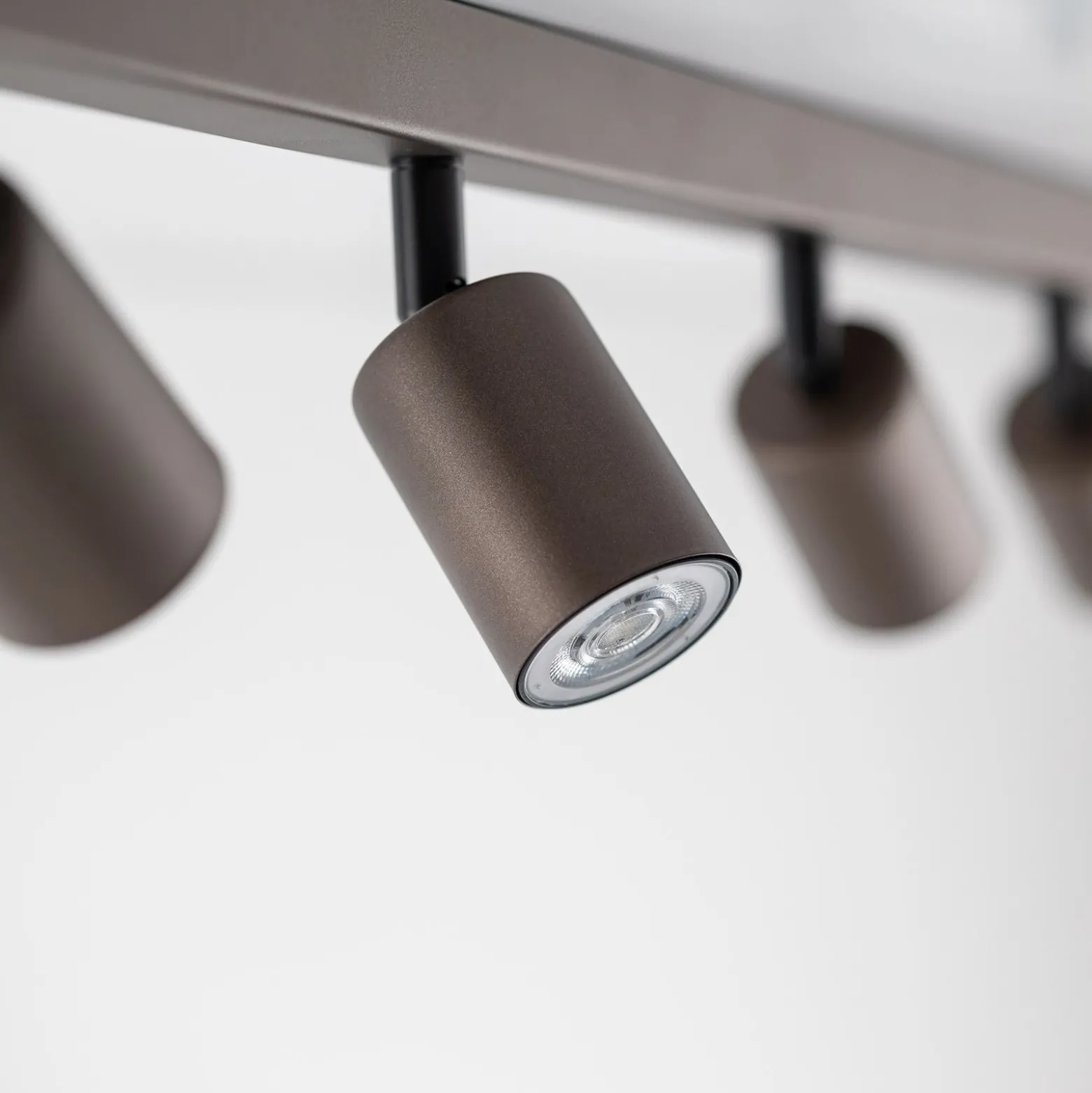 Deckenspot Top, justierbar, braun, achtflammig linear