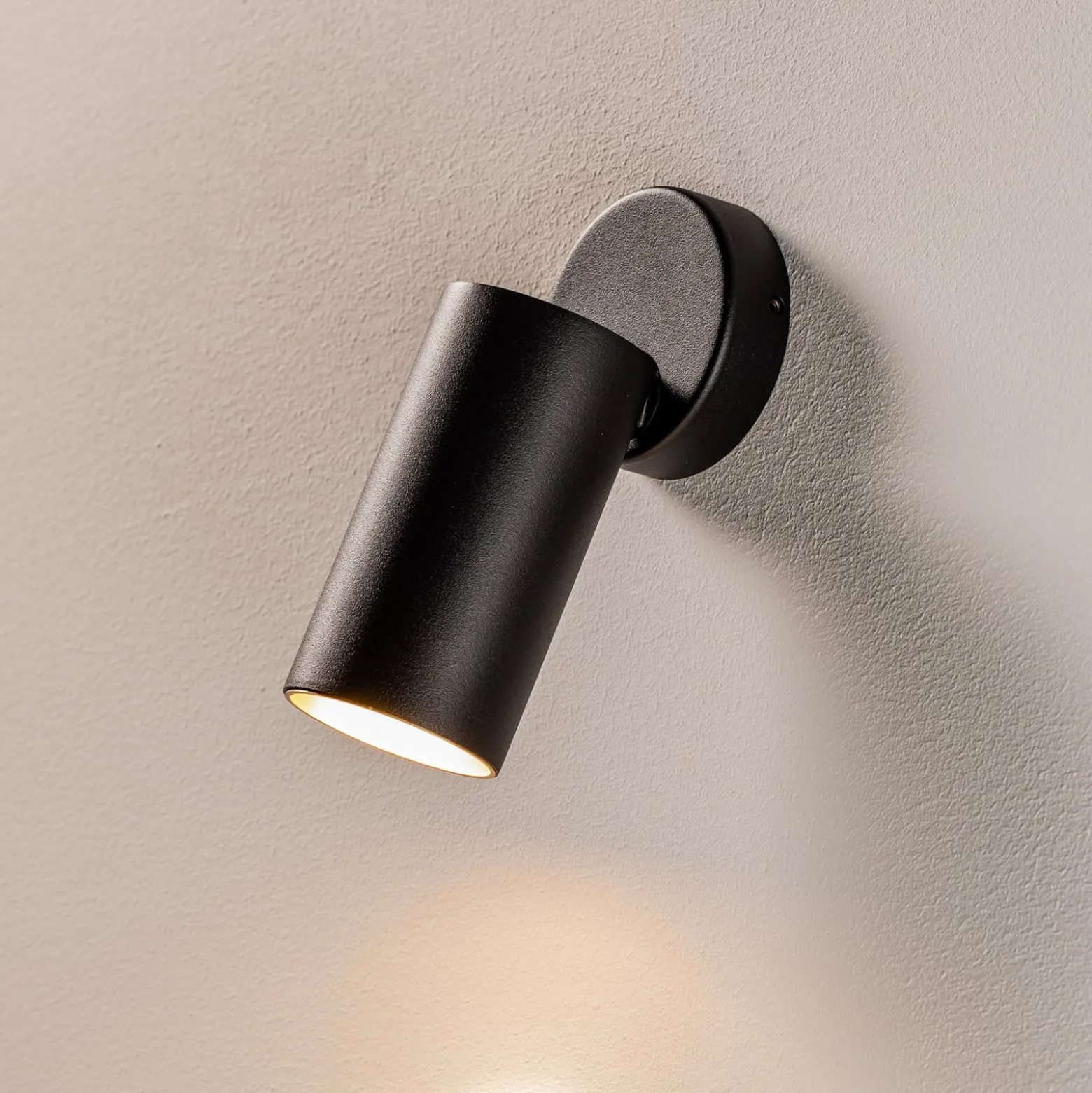 Deckenstrahler Mono I schwarz, innen gold, 1-fl.