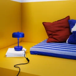 Dyberg Larsen Haipot Tischleuchte, IP20, blau