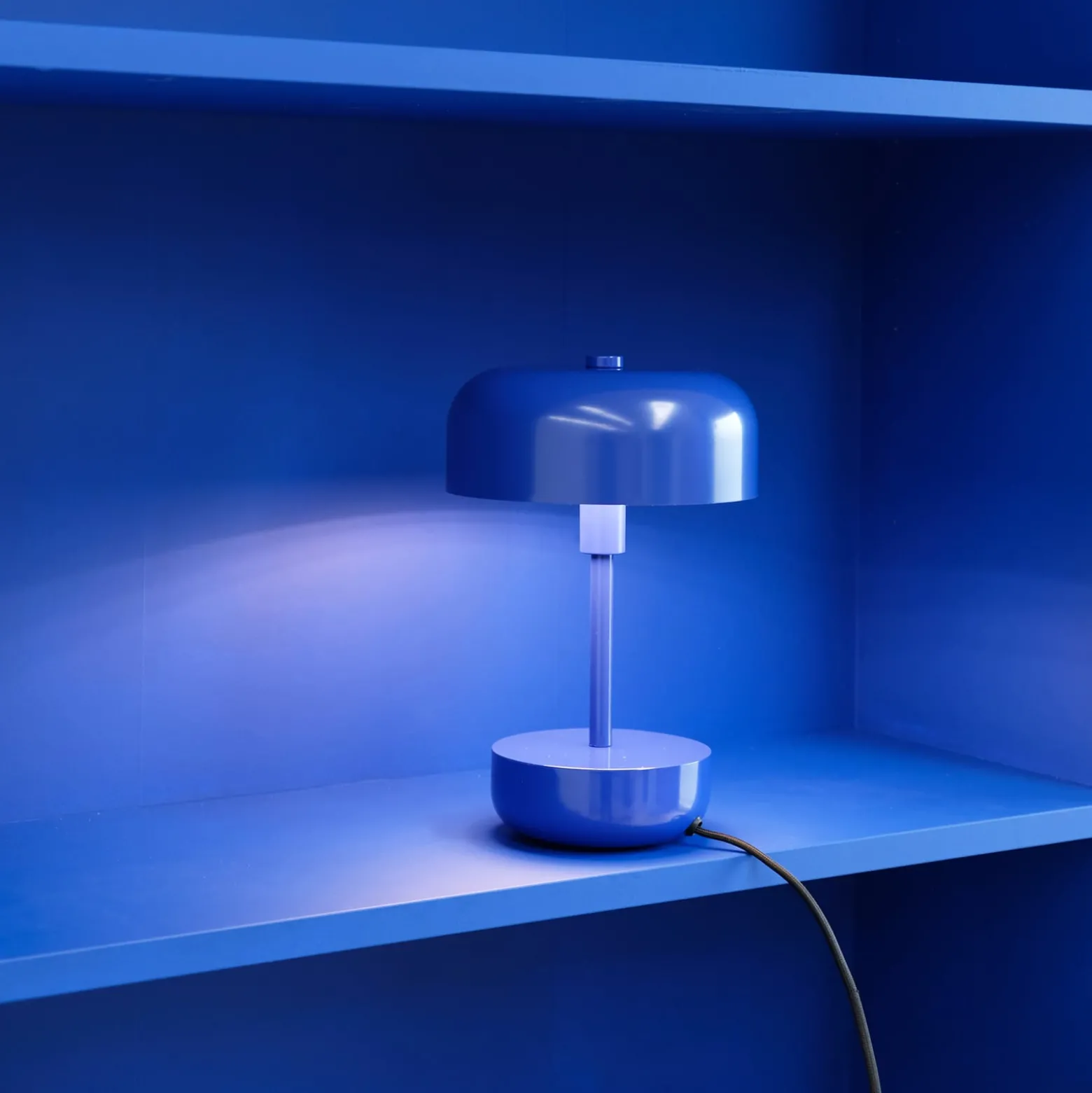 Dyberg Larsen Haipot Tischleuchte, IP20, blau