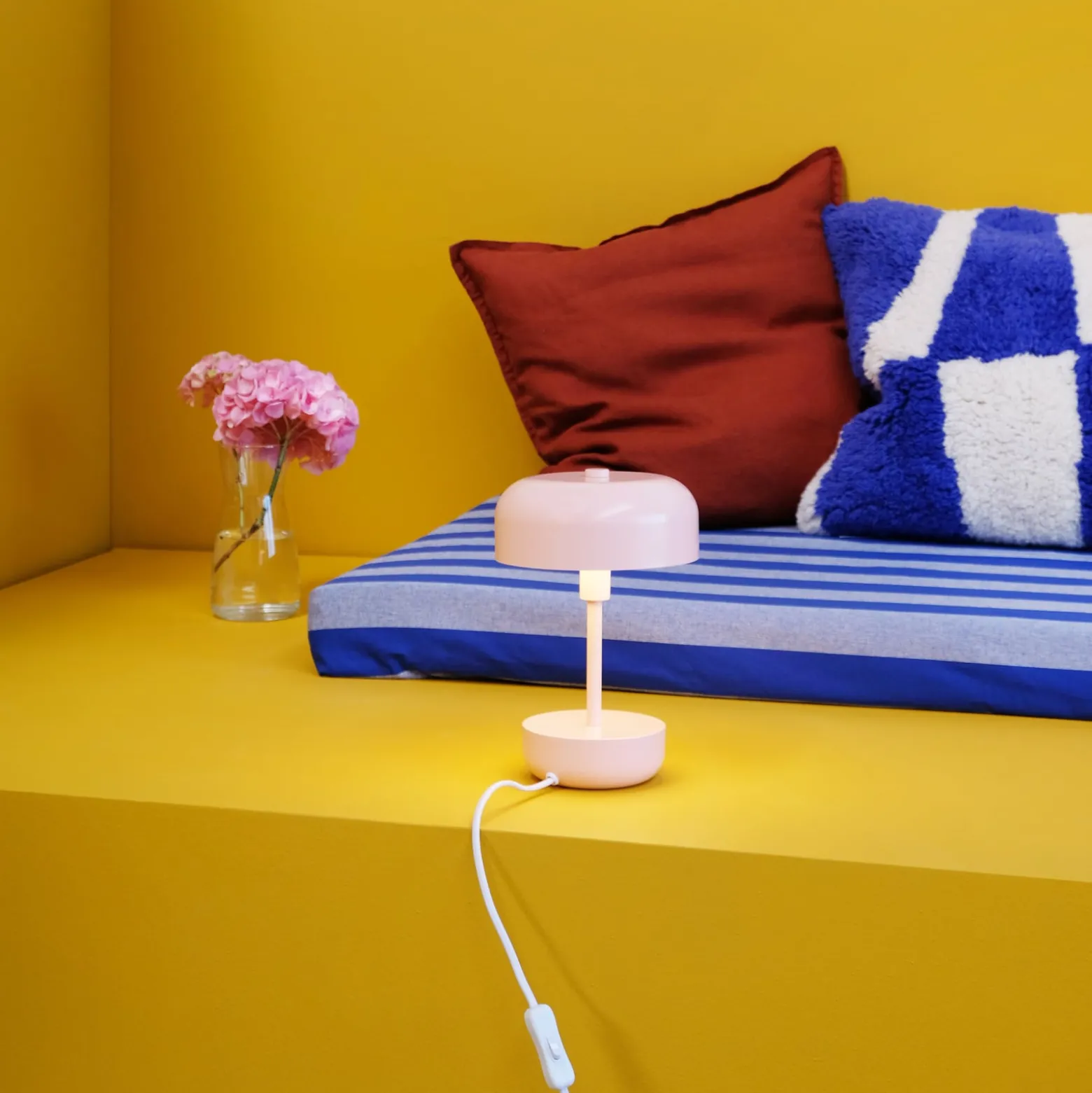 Dyberg Larsen Haipot Tischleuchte, IP20, rosa