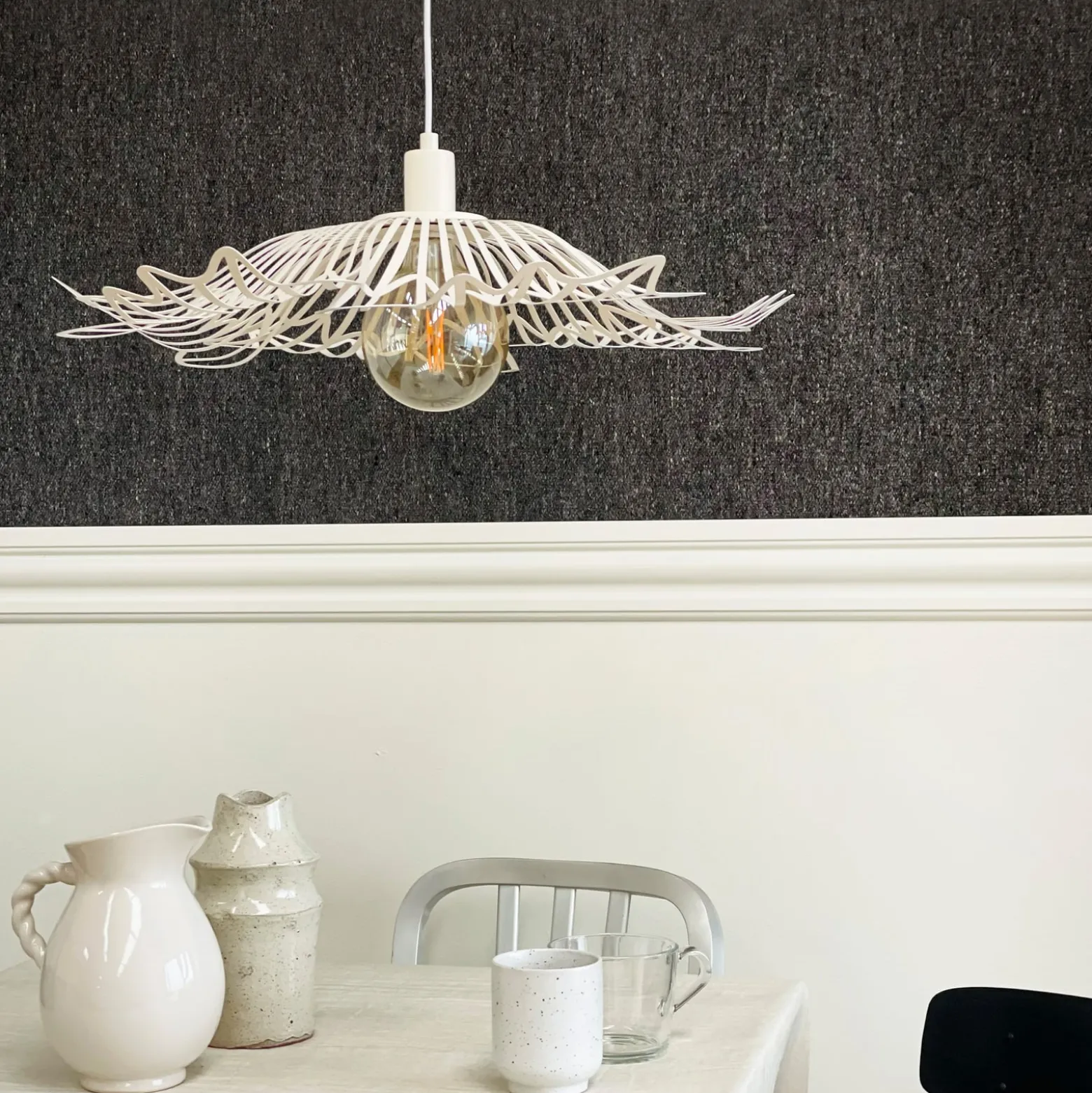 Dyberg Larsen Hängelampe Flora, perlweiß, Ø 60 cm, Metall