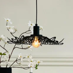 Dyberg Larsen Hängelampe Flora, schwarz matt, Ø 40 cm Metall