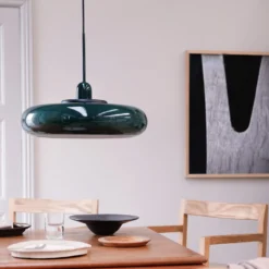 Dyberg Larsen Hängelampe Planet, dunkelgrün, Ø 40 cm, Metall