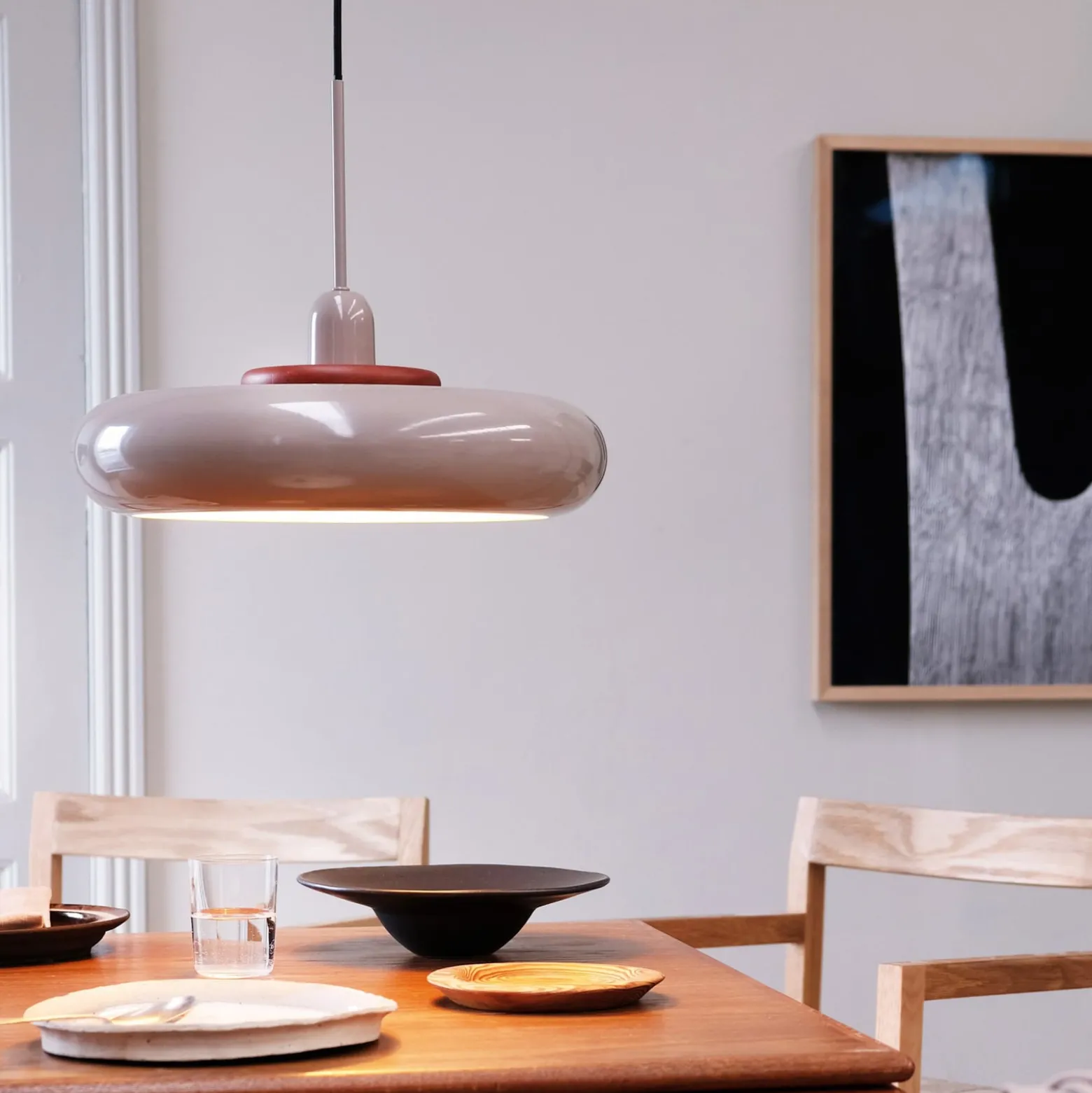 Dyberg Larsen Hängelampe Planet, milchweiß, Ø 40 cm, Metall
