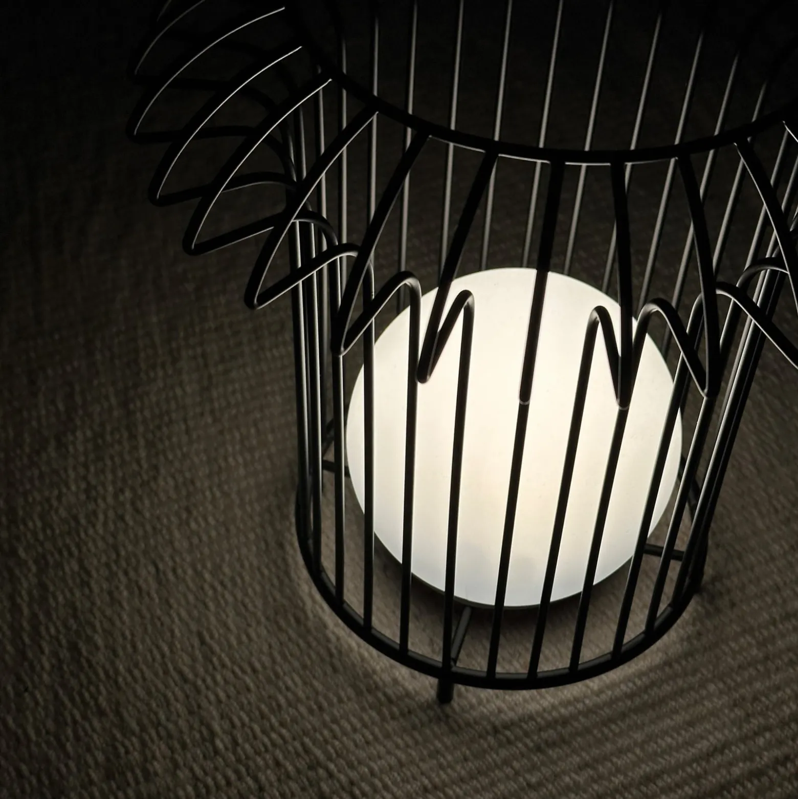 Dyberg Larsen LED-Akku-Tischlampe Basket, schwarz, Metall