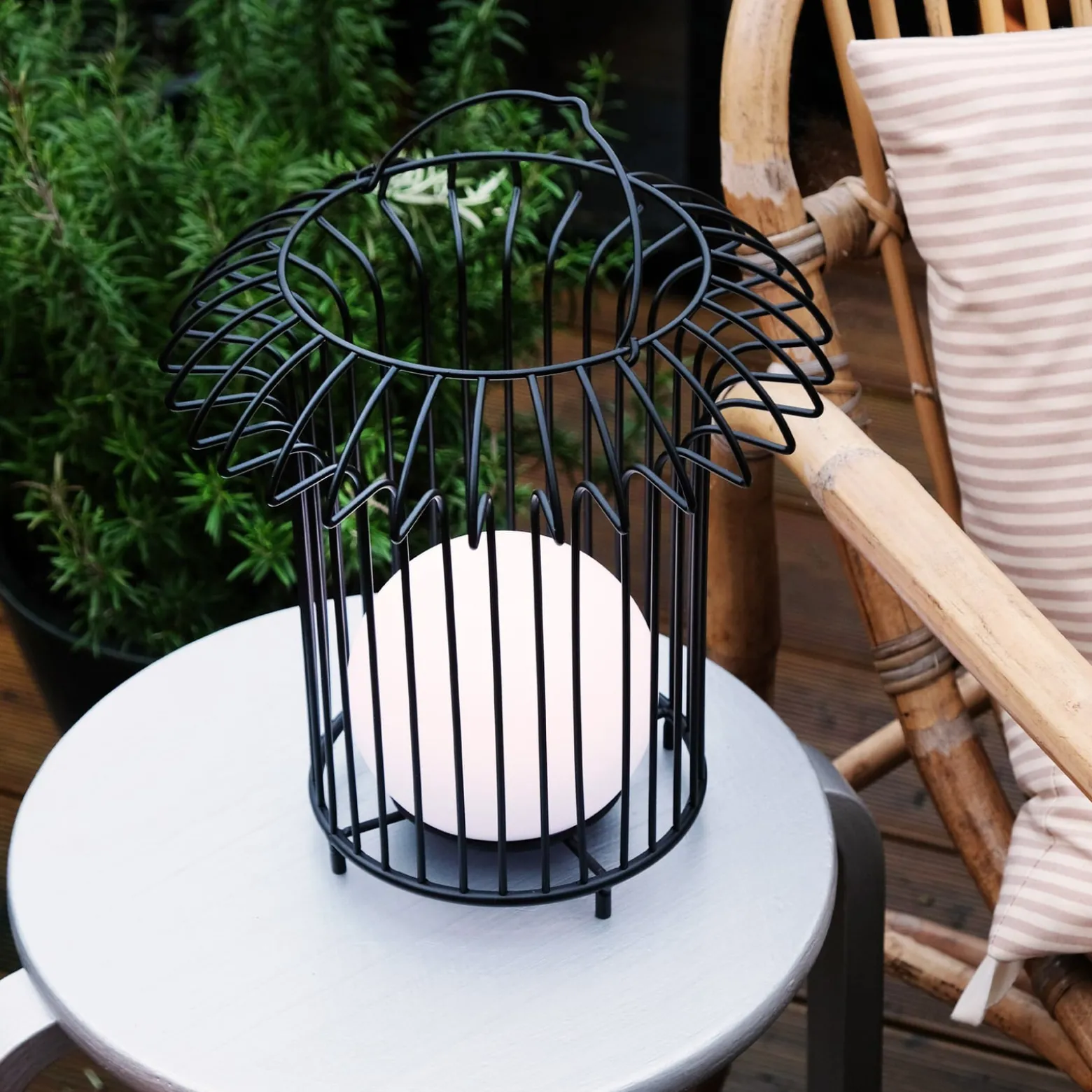 Dyberg Larsen LED-Akku-Tischlampe Basket, schwarz, Metall