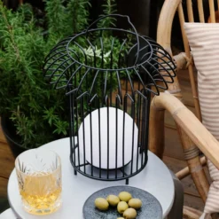 Dyberg Larsen LED-Akku-Tischlampe Basket, schwarz, Metall