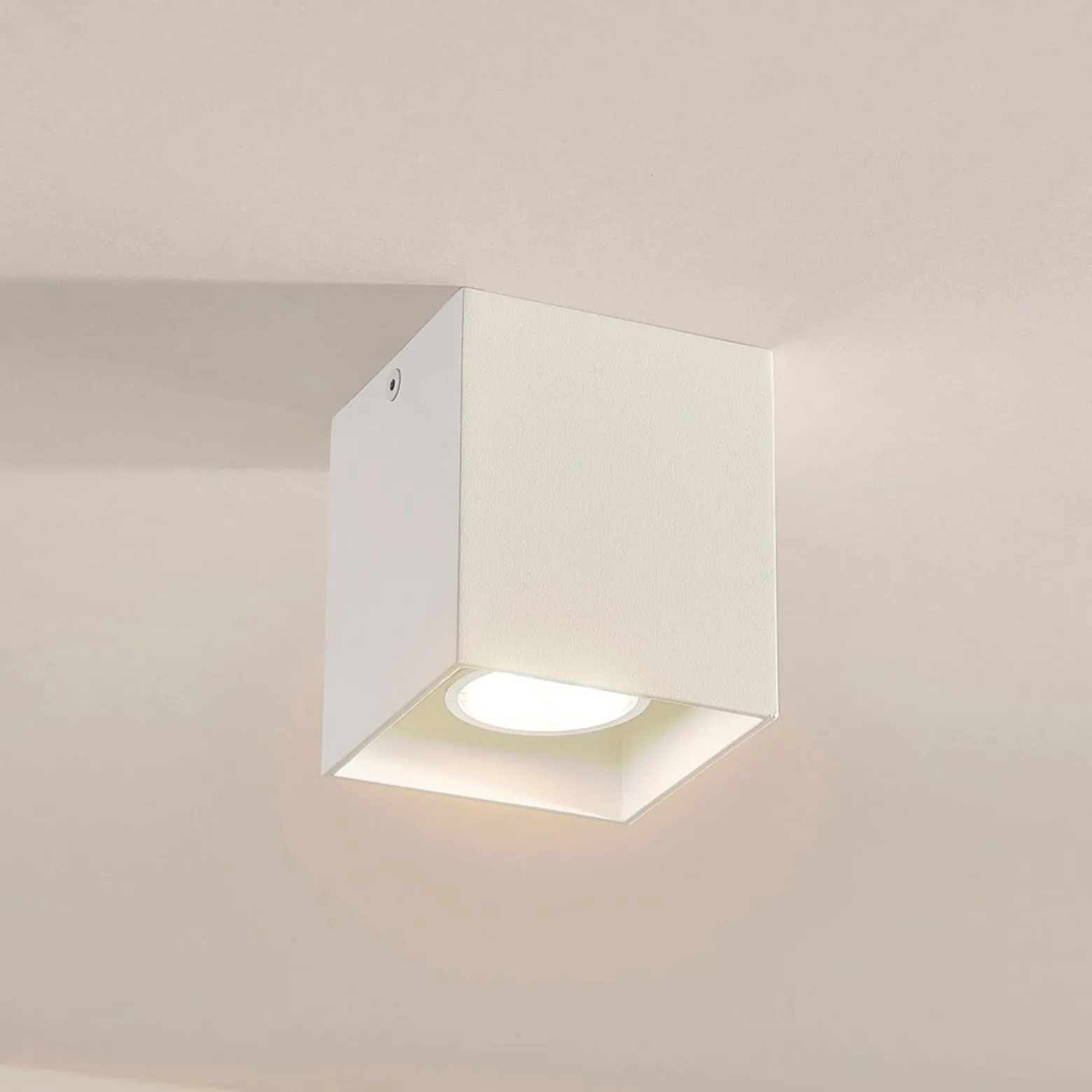 Eckiges Aufbau-Downlight Carson in Weiß