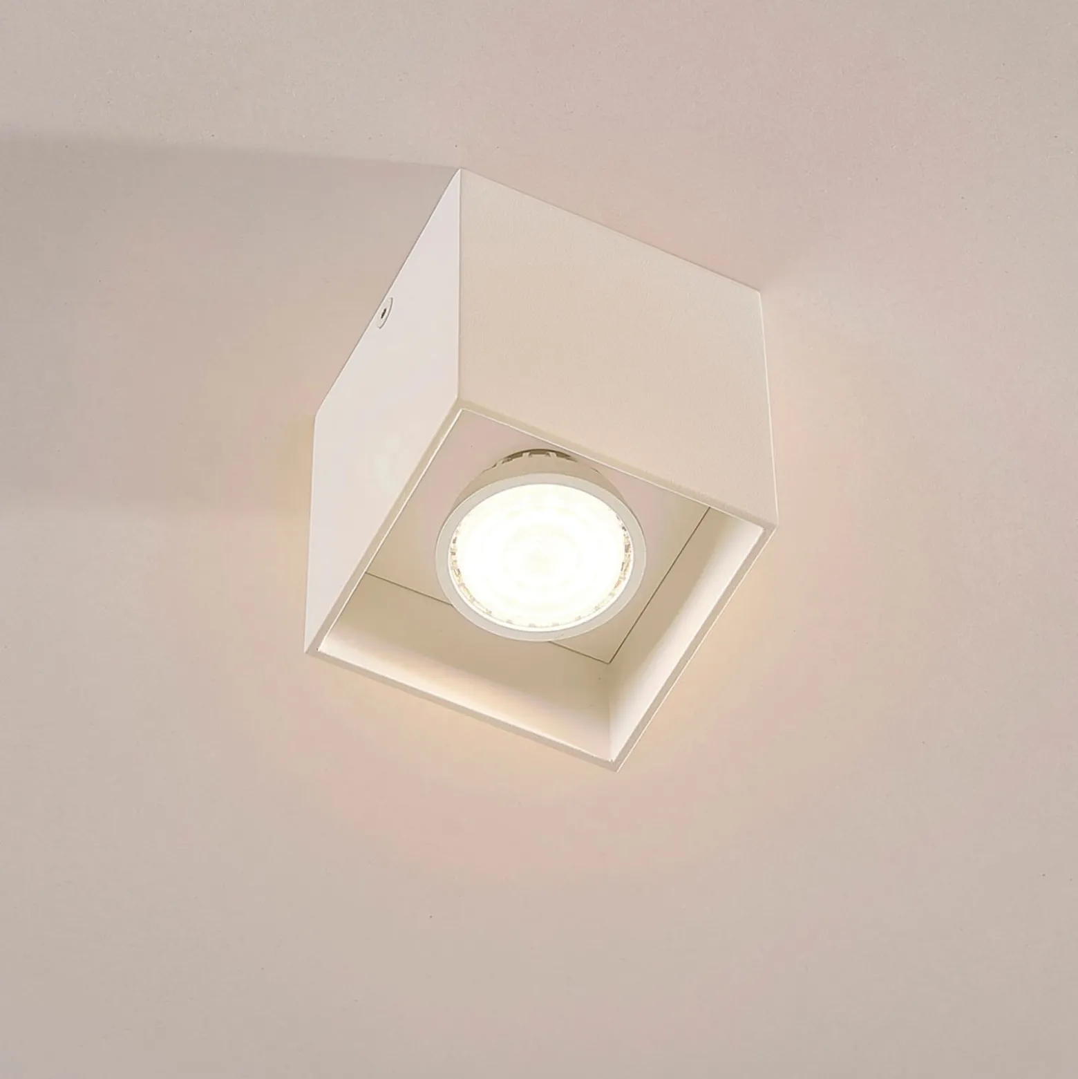 Eckiges Aufbau-Downlight Carson in Weiß