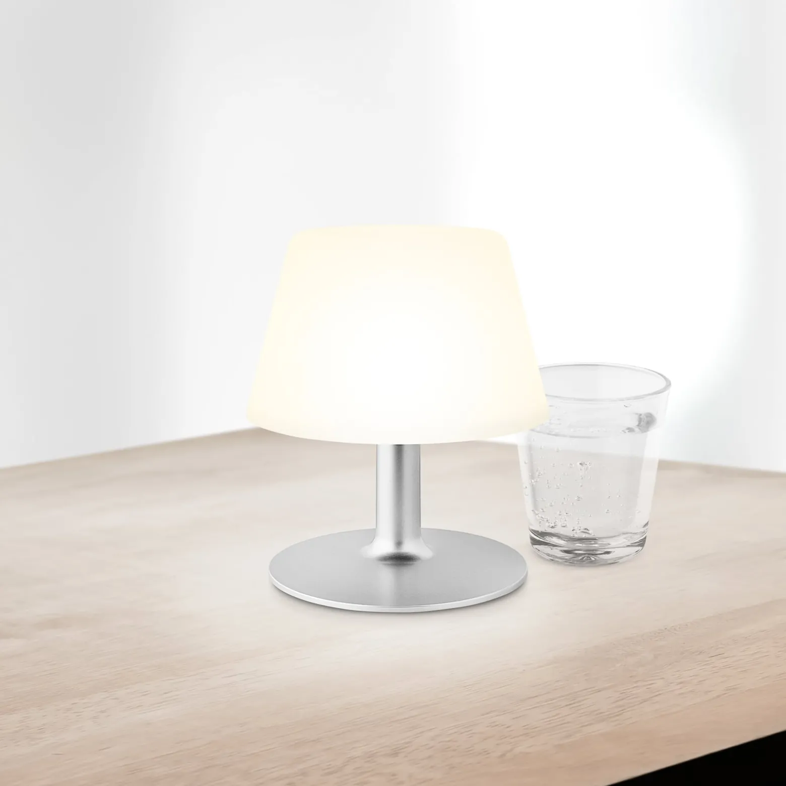 EVA Solo SunLight LED-Solar-Tischleuchte 16cm opal