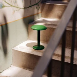 FLOS Gustave LED-Tischleuchte, Akku 927 grün