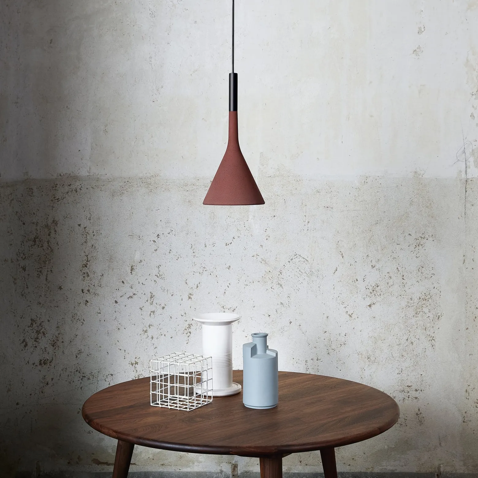 Foscarini Aplomb Hängeleuchte GU10 aus Beton rot