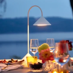 FRANDSEN LED-Akku-Tischlampe Grasp, weiß, Höhe 47 cm, Metall