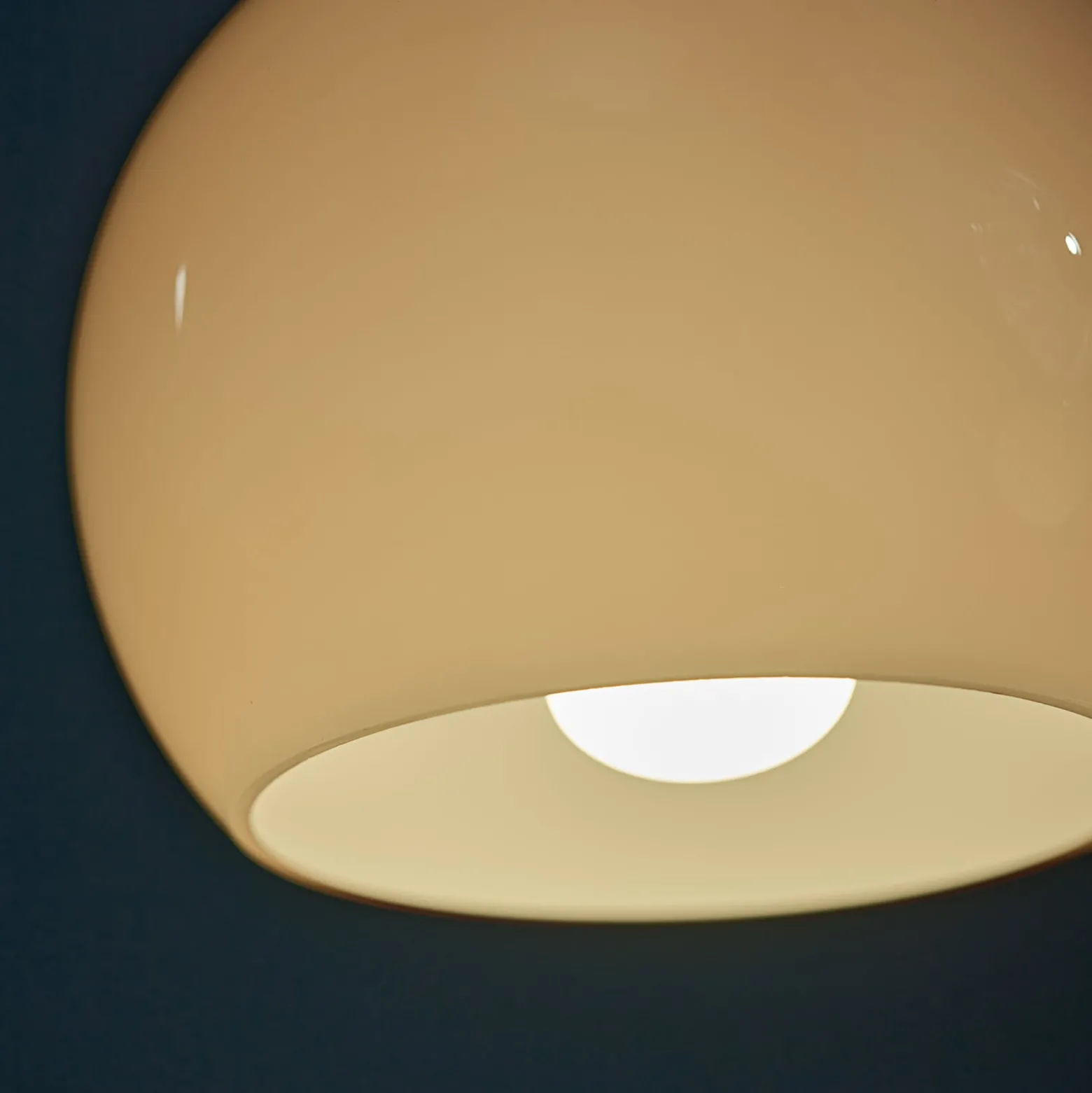 FRANDSEN Pendellampe Ball, bernstein, Ø 18 cm, Glas