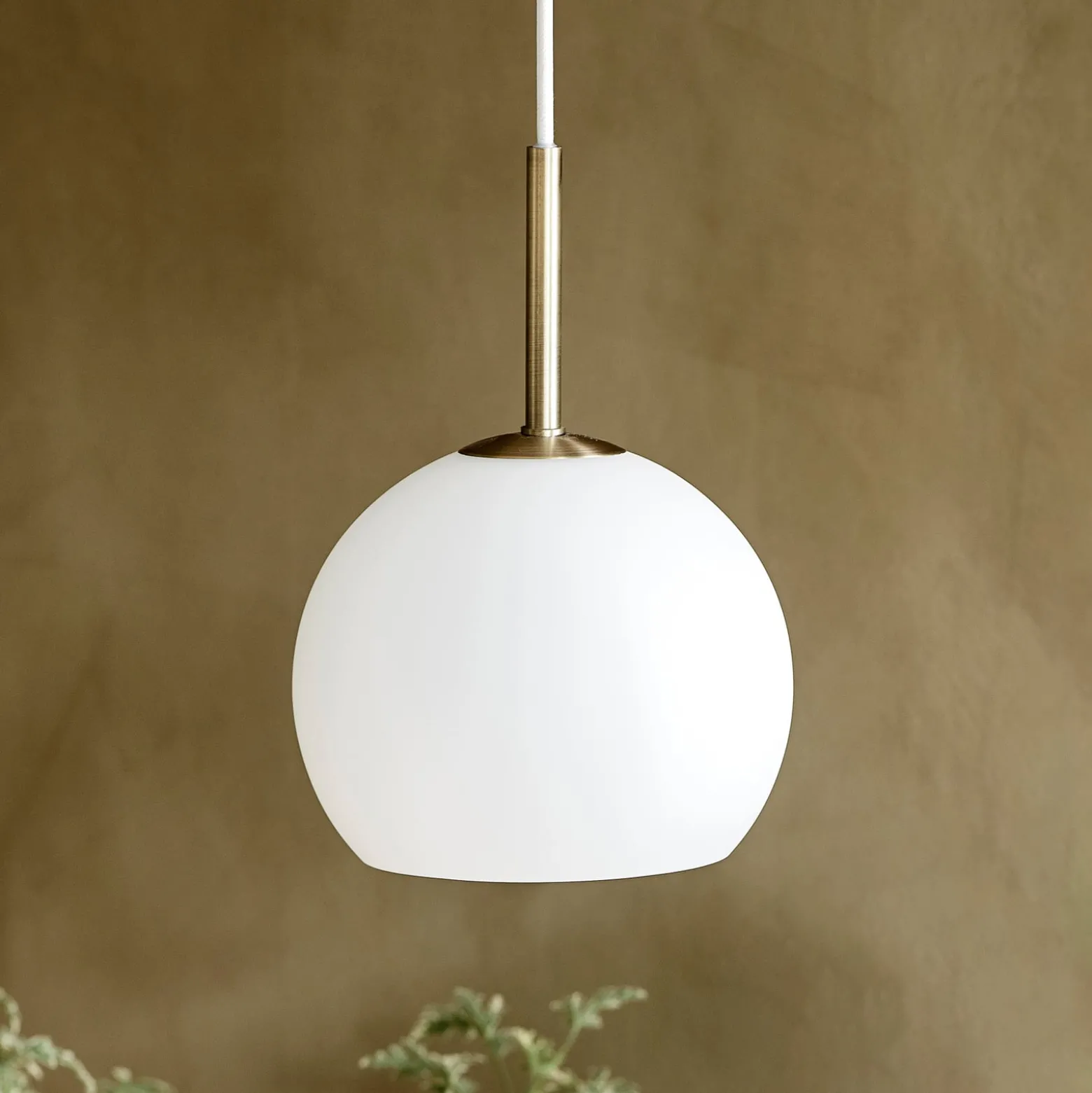 FRANDSEN Pendellampe Ball, opal weiß, Ø 18 cm, Glas