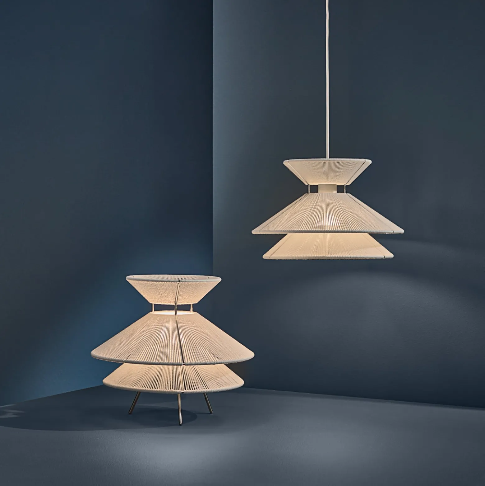 FRANDSEN Tischlampe Kiku, weiß, Höhe 30 cm, Metall/Leinen
