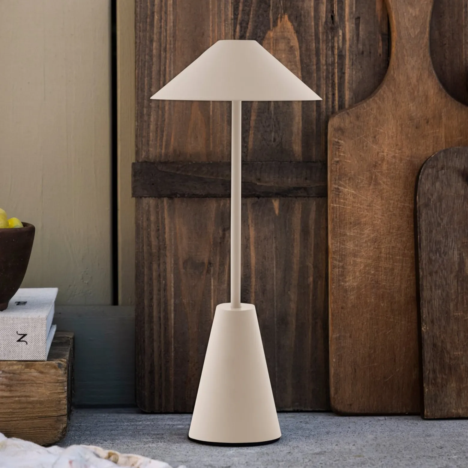 Globen Lighting Akku-Außentischleuchte Cannes, beige, IP54