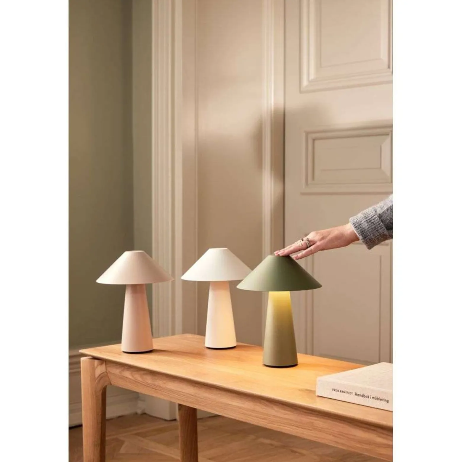 Globen Lighting Akku-Tischlampe Cannes, weiß, 26 cm IP44