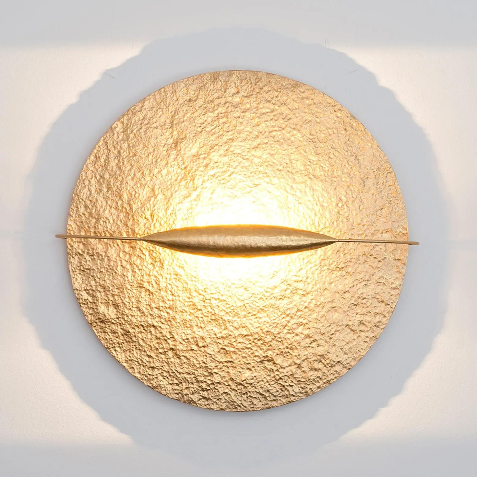 Goldfarbene LED-Deckenlampe Trabant