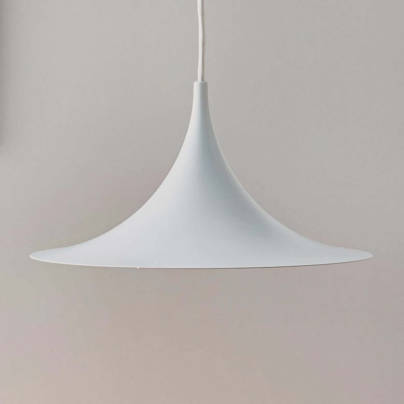 GUBI Hängeleuchte Semi, Ø 30 cm, weiß