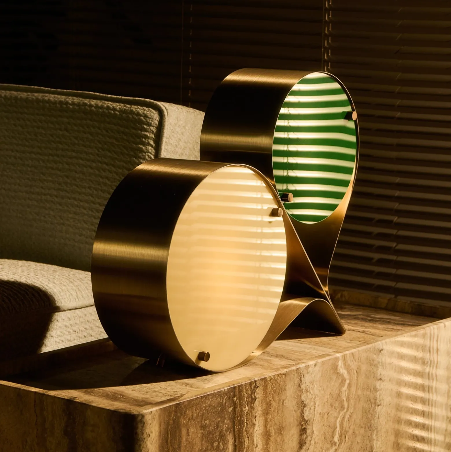 Gubi Tischleuchte Coppia, elfenbein/grün, Metall, Höhe 42 cm
