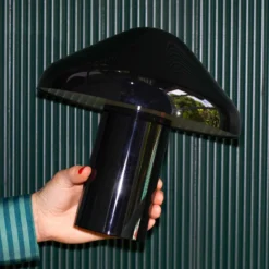 HAY Pao Portable LED-Tischleuchte mit Akku schwarz