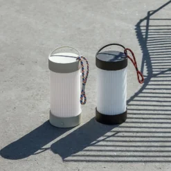 HÜBSCH LED-Akku-Tischleuchte Camp, sand, Glas, Eisen, IP44
