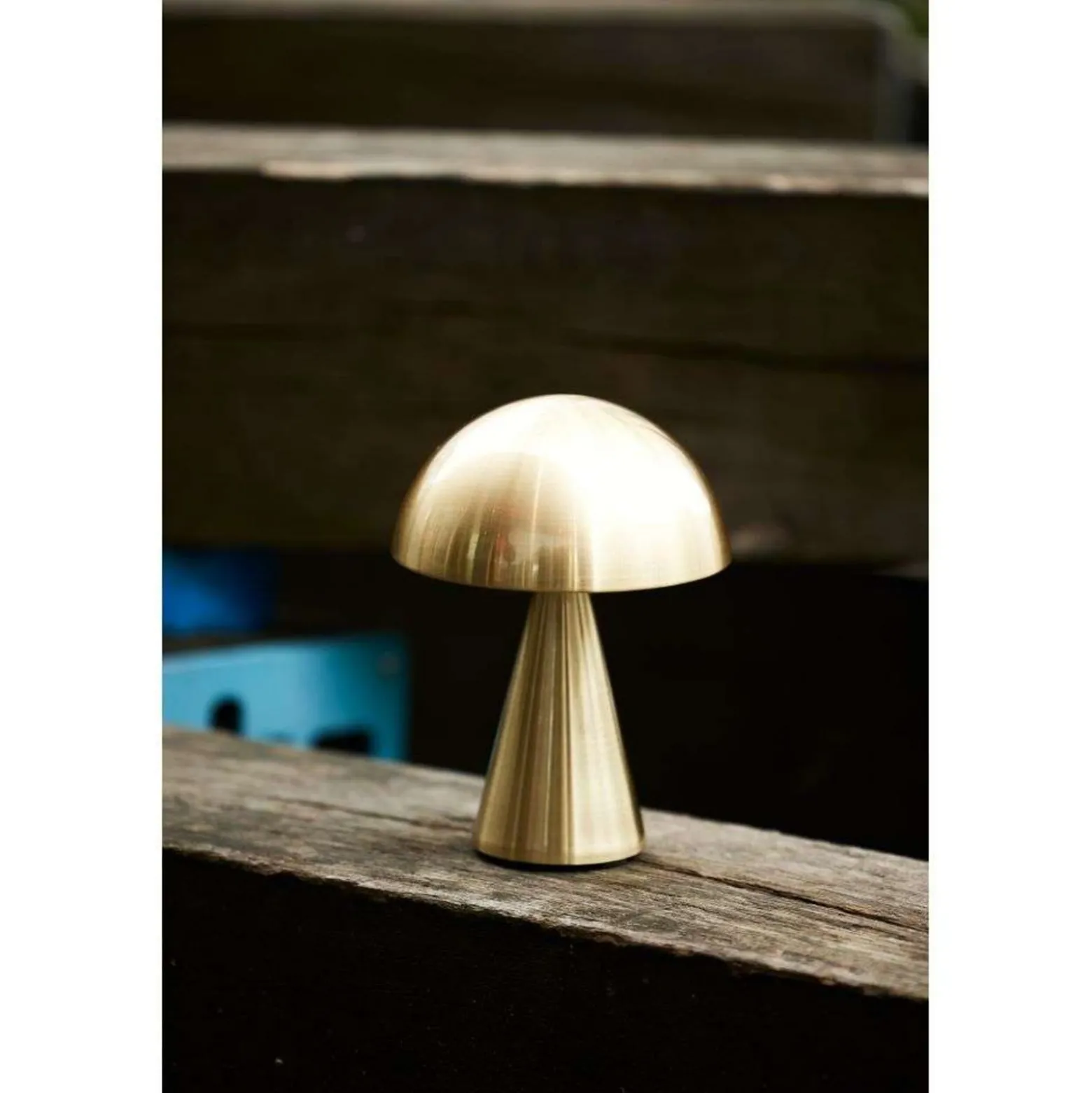 HÜBSCH LED-Akku-Tischleuchte Mush, messing, IP44 dimmbar